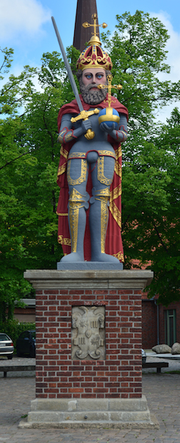 Roland-Statue in Wedel, Denkmäler