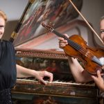 Anke Dennert (Cembalo) und Gabriele Steinfeld (Barockgeige) am Fleischer-Cembalo (Foto: Holger Braack)