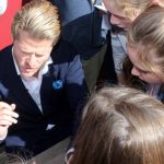 Bachelor Paul Janke zu Besuch im  Jenisch-Gymnasium. Foto: Jenisch-Gymnasium