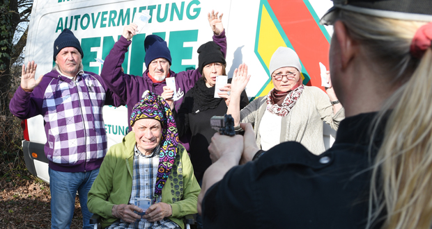 Fünf Freunde brauchen dringend Geld (Foto: Theater Wedel)
