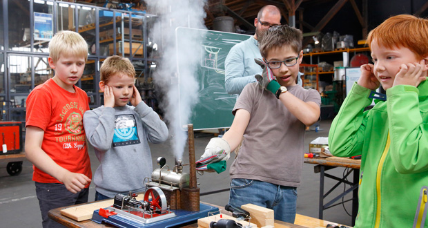 Die Dampf-Kids gehen auf Entdeckungstour (Foto: SHMH/Susanne Dupont)