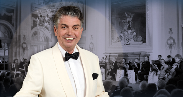 Karl-Heinz Wellerdiek führt durch den Abend