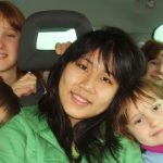 Austauschschülerin mit ihren Gastgeschwistern Foto: YFU