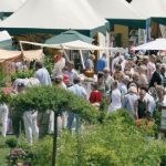 Flanieren auf dem Derby-Park-Gelände bei der Home & Garden.