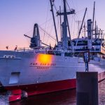 Halloween im dunklen Hafen feiern