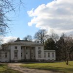 Kaufmann Johann Caesar Godeffroys Landhaus begrüßt die Hirschparkbesucher