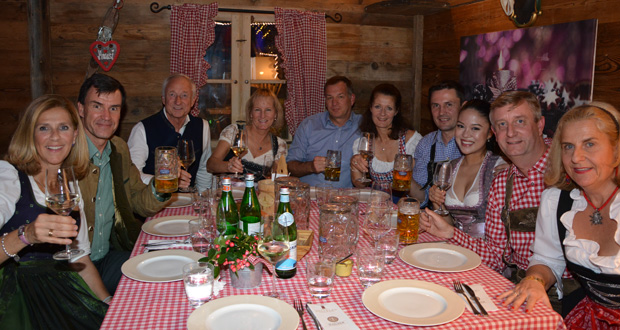 Bei der Hüttenparty 2018 auf dem Süllberg wurde wieder zünftig gefeiert und gespeist