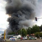 Die hohe Rauchwolke war bis in die Hamburger Innenstadt zu sehen