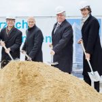 (von links) Matthias Pirschel (Bereichsleiter Strabag), Giselher Schultz-Berndt (GF HafenCity Hamburg GmbH), Dr. Peter Tschentscher (Finanzsenator Hamburg), Dr. Andreas Mattner (ECE-Geschäftsführer), Prof. Jörn Walter (Oberbaudirektor Hamburg) und Jan Störmer (Architekt) beim Spatenstich Intelligent Quarters.