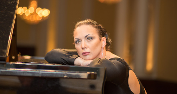 Pianistin Alina Kabanova (Foto: Alexander Izotov)