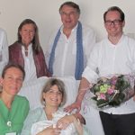 Bild (v.l.n.r.): Prof. Dr. Volker Ragosch, Judith Bockemühl, Lisa Staisch mit Emil, Sebastian Staisch, Dr. Christian Höftberger