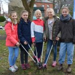 Schülerinnen der 5a des Gymnasiums Blankenese haben fleißig aufgeräumt