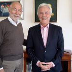 Peter M. Förster mit Künstler Joachim Bereuter (rechts)