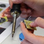 Sogar selbst löten durfte man in der FH Wedel. Foto: FH Wedel