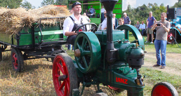 Zum Traktorentreffen im Freilichtmuseum am Kiekeberg kommen Freunde historischer Schlepper aus ganz Norddeutschland. Bild:FLMK