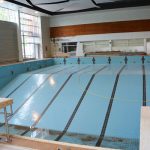 Das leere Schwimmbecken in der Simrockstraße