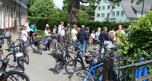 Informative Radtour von Rissen nach Wedel mit Silke Ladiges.