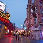 Nicht nur bei Nacht bietet die Große Freiheit viel Sehenswertes (Foto: S. Jakobsen)