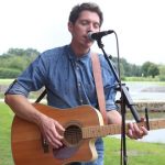 Der Straßenmusiker Will Robert begeisterte die Gäste des Sommerfestes