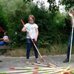 Schirmherrin Katia Saalfrank feuerte die Teilnehmer bei der Kinderolympiade in Berlin-Hellersdorf tatkräftig an. Foto: