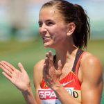 Nadja Käther zeigt beim Training, wie's geht. Foto: Dirk Gantenberg