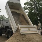 30 Tonnen Sand sorgen für Beachfeeling am Blankeneser Bahnhof.