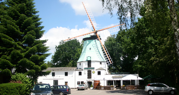 In der Osdorfer-Mühle ist seit 1991 das Restaurant Don Quichotte beheimatet