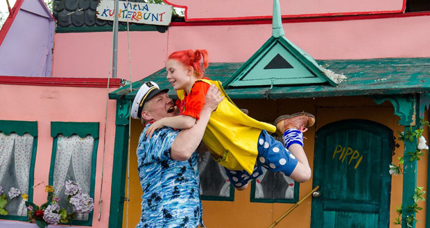 Kapitän Langstrumpf und seine Tochter Pippi freuen sich – auch auf die Sondervorstellung für die Haspa. (Foto: www.batavia-wedel.de)