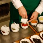 Feinste Teesorten aus aller Welt probieren (Foto: Speicherstadtmuseum/ Egmond Tenten)