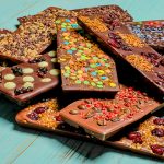 Im Chocoversum können Besucher ihre eigenen Schokoladen kreieren (Foto:Hachez Chocoversum GmbH)