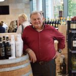 Vincenzo Andronaco im Supermarkt der neuen HafenCity-Filiale. Foto: Überseequartier