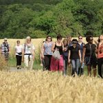 Unterwegs für Klimagerechtigkeit: Ende September machen die Pilgernden in Blankenese Station. Foto: Peter Williams