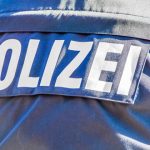 Symbolbild – Aufschrift „Polizei“ auf Uniform