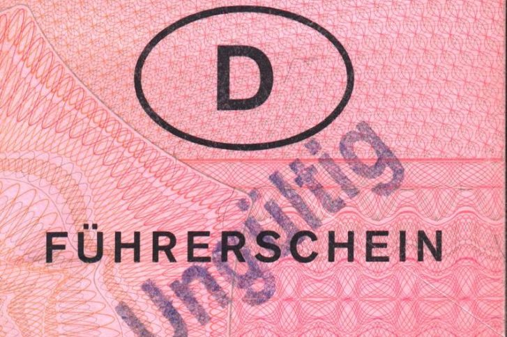 alter Führerschein – rosa Papier