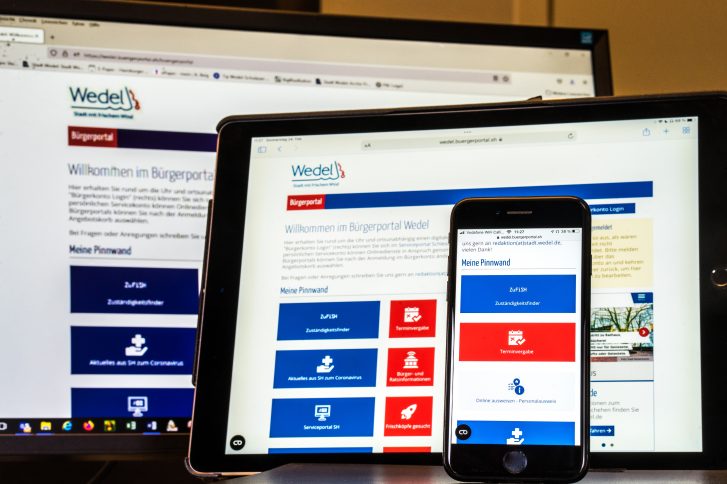 Das Bürgerportal SH für Wedel mit ersten digitalen Behörden-Dienstleistungen ist ab sofort auf Computern und mobilen Endgeräten erreichbar. // Foto: Stadt Wedel/Kamin