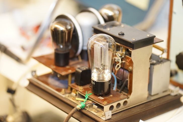 Technicon: Hier ein Röhrenverstärker. Auch der könnte in den Kinder- und Jugendlabors erklärt werden.