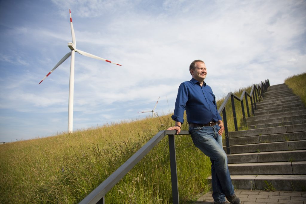 Jens Kerstan kämpfte bereits vor der Energiekrise für die Erneuerbaren. Das brachte ihm viel Kritik ein. Doch nun dreht sich der Wind. // Foto: O. Hoffmann