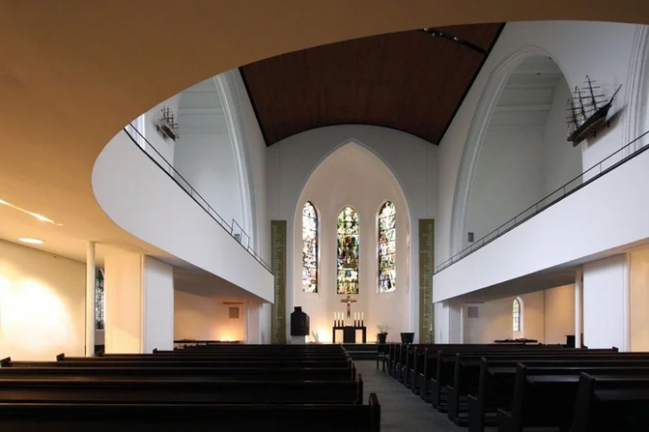 in der evangelischen Kirche am Marktplatz Blankenese will man den Seglergottesdienst wieder einführen.