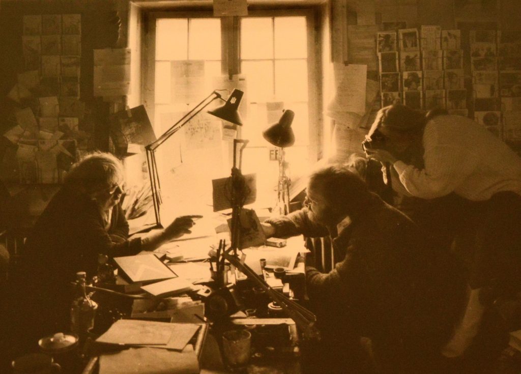 Horst Jansen und Klaus Schümann (v.l.) beim Interview am 10. Juni 1985 in Jansens Atelier in Blankenese.