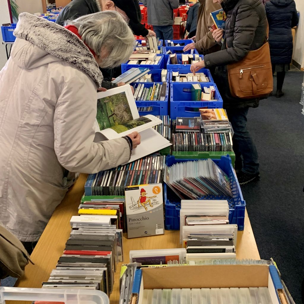 Bücher- und Medienflohmarkt in der Stadtbücherei (Foto: Stadtbücherei Wedel)