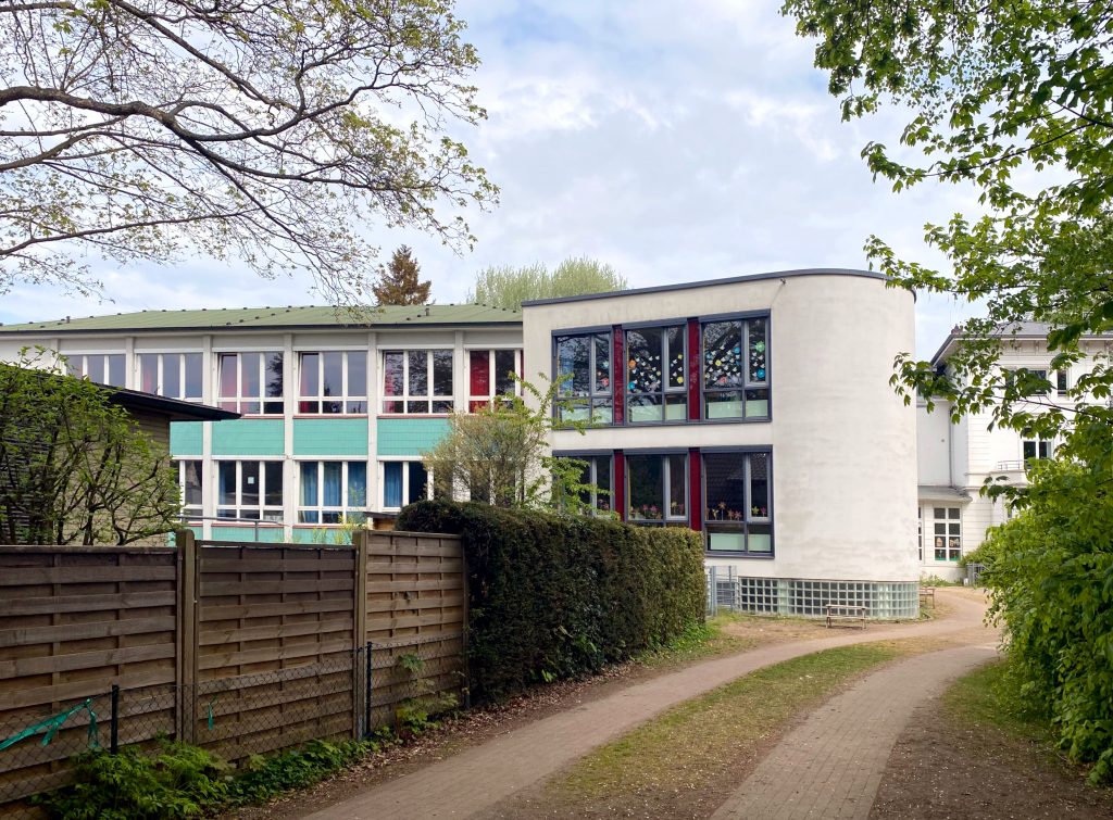 Katholische Schule Blankenese // Foto: Minderbinder, Katholische Schule Blankenese in Hamburg-Blankenese (8), CC BY-SA 4.0