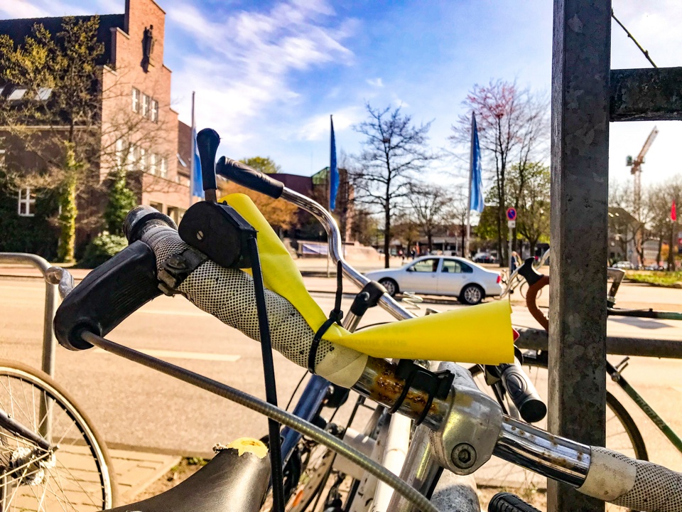 Das Fundbüro der Stadt Wedel versteigert erstmals Fahrräder online, die nicht abgeholt wurden. // Foto: Stadt Wedel/KI generiert