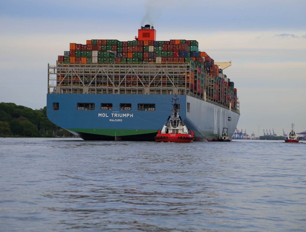 Ein Schwergewicht auf der Elbe: Die „Mol Triumph“ kann bis zu 20.000 Container transportieren. // Foto: Achaz Reuss - Keyword: Schiffe