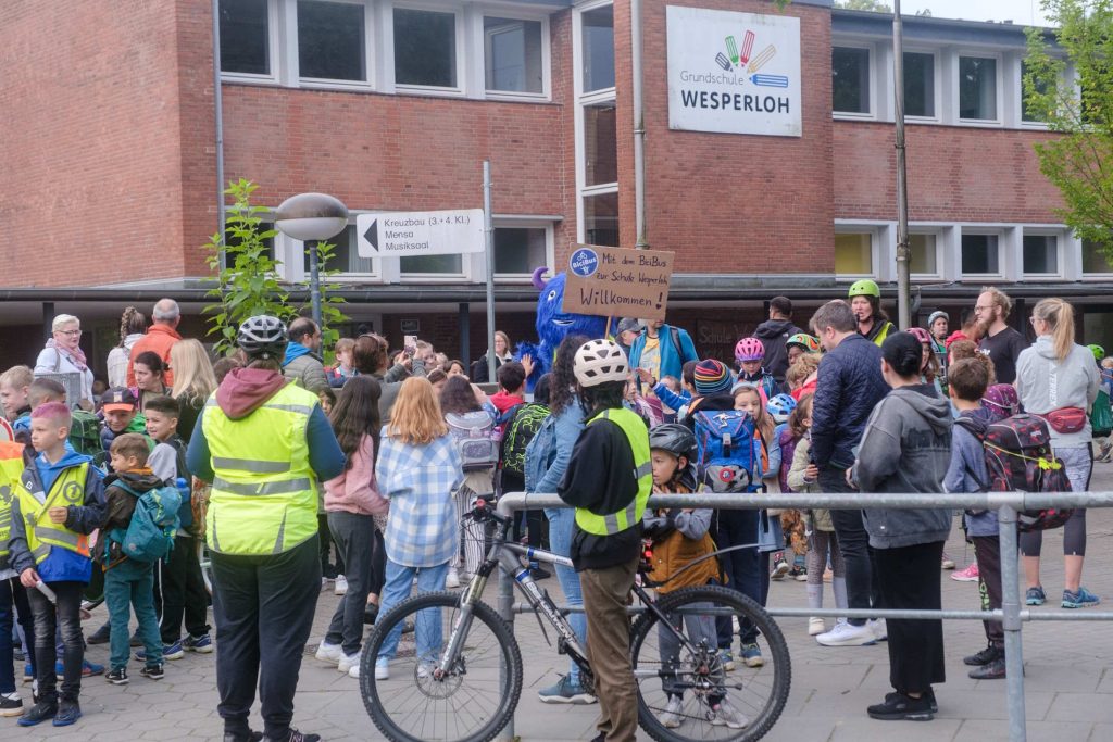 Der BiciBus: Eine Fahrraddemo der Grundschule die für den Schulweg mit dem Rad einstand. // Foto: Elternrat Schule Wesperloh