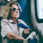 Wie bewegen wir uns im Alter fort? Dieser Frage gehen der diesjährigen Senior*innentage nach. // Foto: Aris Sfakianakis auf Unsplash