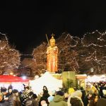 Es wird gleich klar, woher der Weihnachtsmarkt seinen Namen hat. Mitten Bild ist die Rolandstatue gut zu erkennen. // Foto: Wedel Marketing e.V.