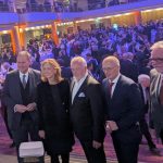 Dr. Carsten Brosda (SPD), Kultursenator der Freien und Hansestadt Hamburg; Karin Prien (CDU), Ministerin für Allgemeine und Berufliche Bildung, Wissenschaft, Forschung und Kultur des Landes Schleswig-Holstein; Dr. Peter Tschentscher (SPD), Erster Bürgermeister der Freien und Hansestadt Hamburg, Wolfgang Kubicki (FDP), Vize-Vorsitzender der FDP und Vize-Präsident des Deutschen Bundestages; Klaus Schümann, Chefredakteur des Hamburger Klönschnack (v.l.)