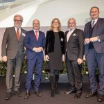 Klaus Schümann, Chefredakteur des Hamburger Klönschnack; Dr. Peter Tschentscher (SPD), Erster Bürgermeister der Freien und Hansestadt Hamburg; Karin Prien (CDU), Ministerin für Allgemeine und Berufliche Bildung, Wissenschaft, Forschung und Kultur des Landes Schleswig-Holstein; Wolfgang Kubicki (FDP), Vize-Vorsitzender der FDP und Vize-Präsident des Deutschen Bundestages; Dr. Carsten Brosda (SPD), Kultursenator der Freien und Hansestadt Hamburg // Foto: Beate Zoellner