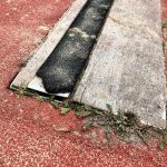 Das Absprungbrett birgt Stolpergefahr. Weite Sprünge macht hier niemand mehr. Auch solche Details werden überarbeitet.