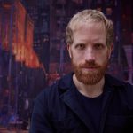 Der Künstler Felix Eckhardt hat diese Ausstellung mit Werken seiner Klasse kuratiert. // Foto: Mark Seelen